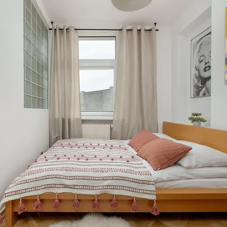 Apartment Spacious In The Center Of By Renters *