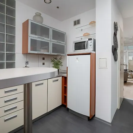 Spacious In The Center Of By Renters *