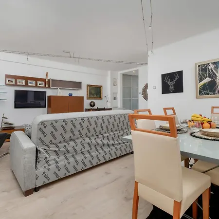 Apartment Spacious In The Center Of By Renters